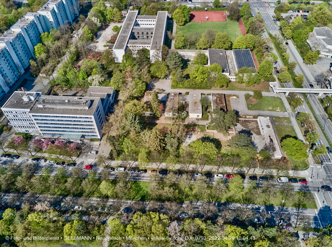 29.04.2022 - Luftbilder von der Baustelle Haus für Kinder in Neuperlach